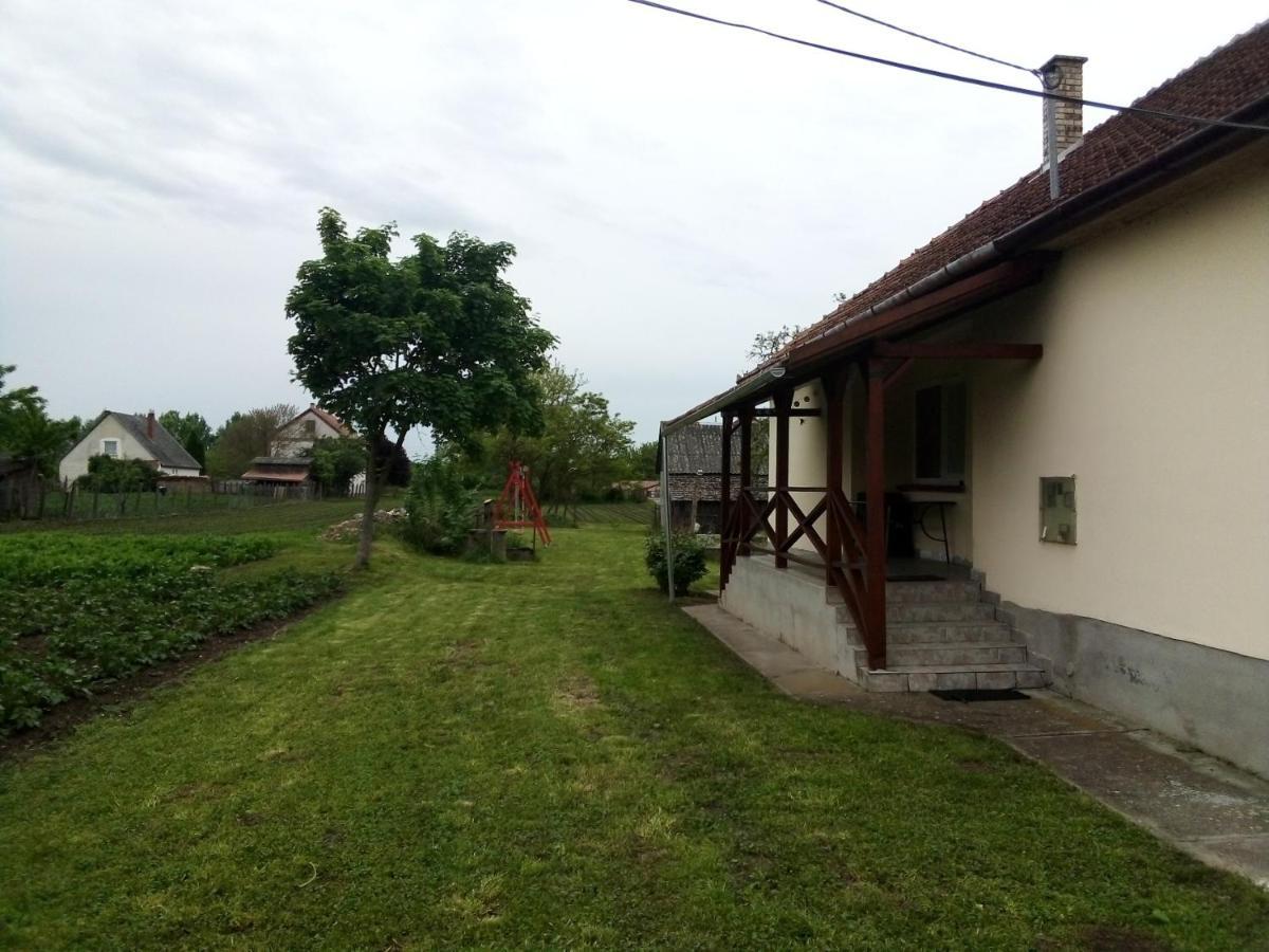 Vila Oeregakac Vendeghaz Tiszaladány Exteriér fotografie