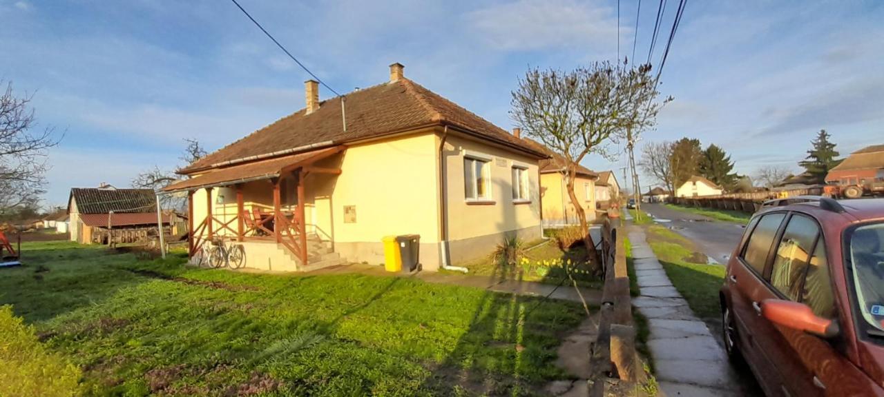 Vila Oeregakac Vendeghaz Tiszaladány Exteriér fotografie